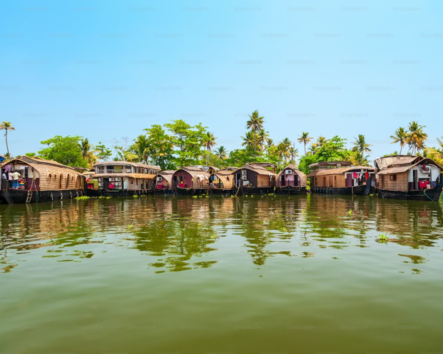 Boats gliding through the floating communities on Tonlé Sap